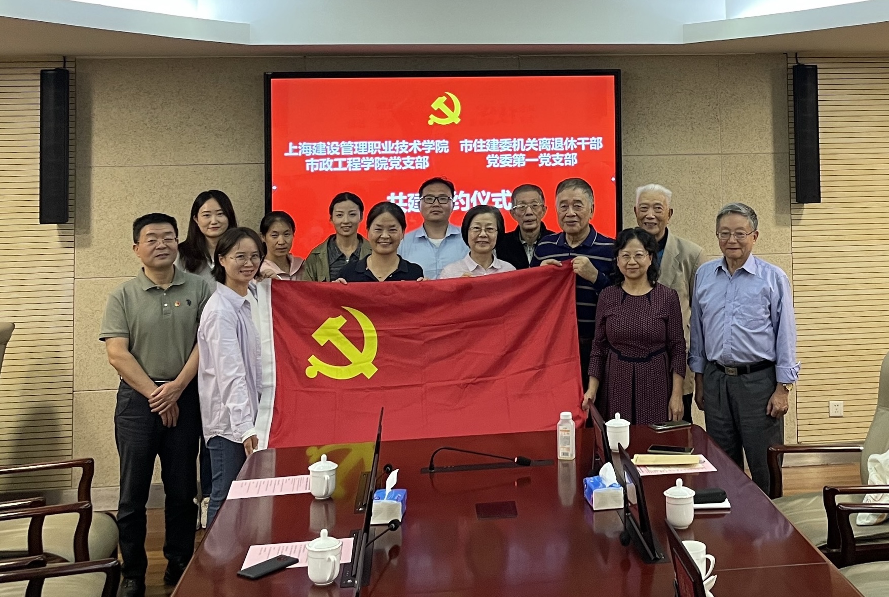 大合影.jpg 大合影.jpg