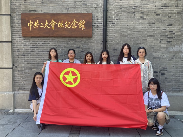 中共二大会址纪念馆研学(合影)园林团员.jpg