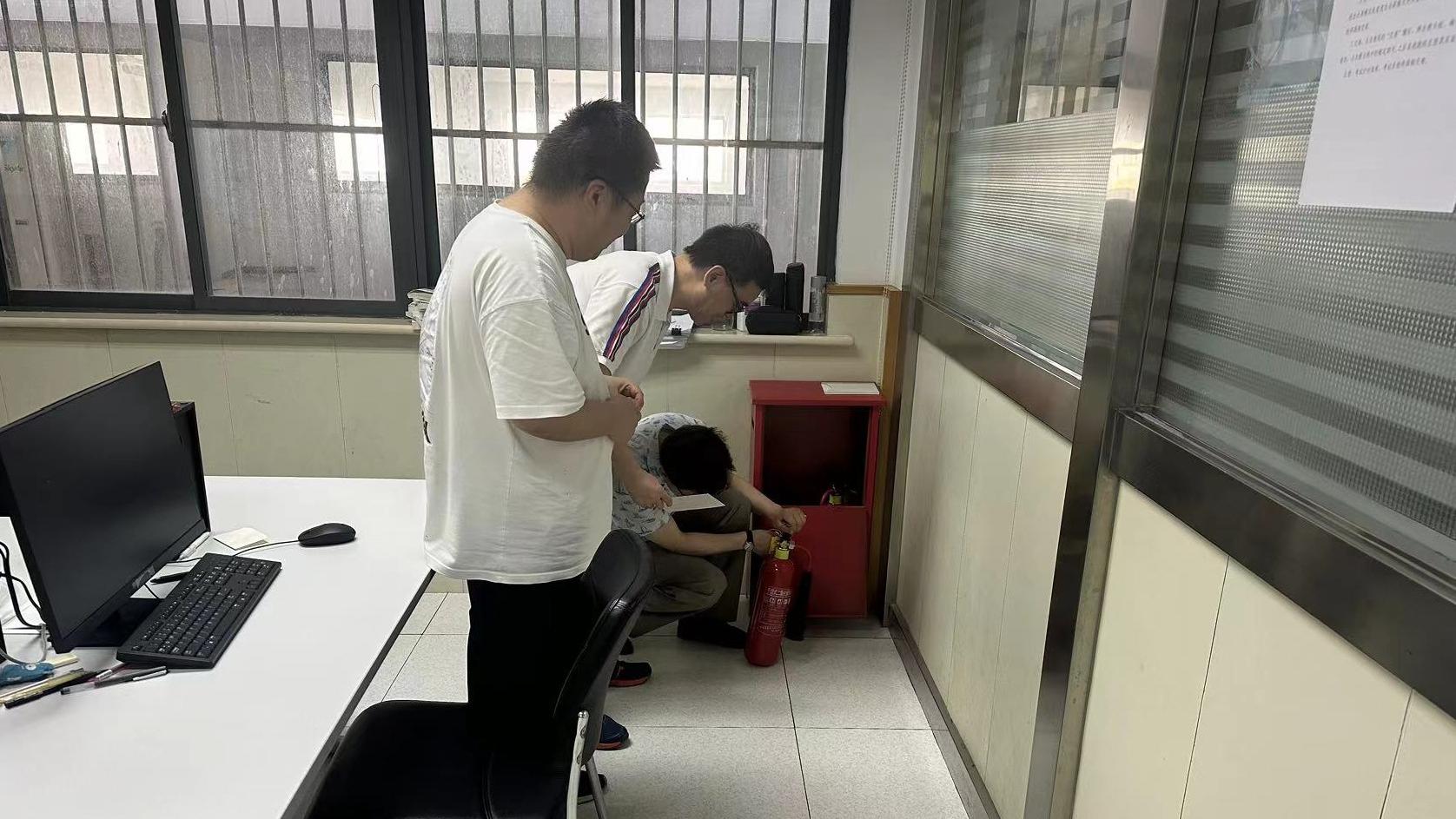 安全检查照片(徐汇校区).jpg 安全检查照片(徐汇校区).jpg