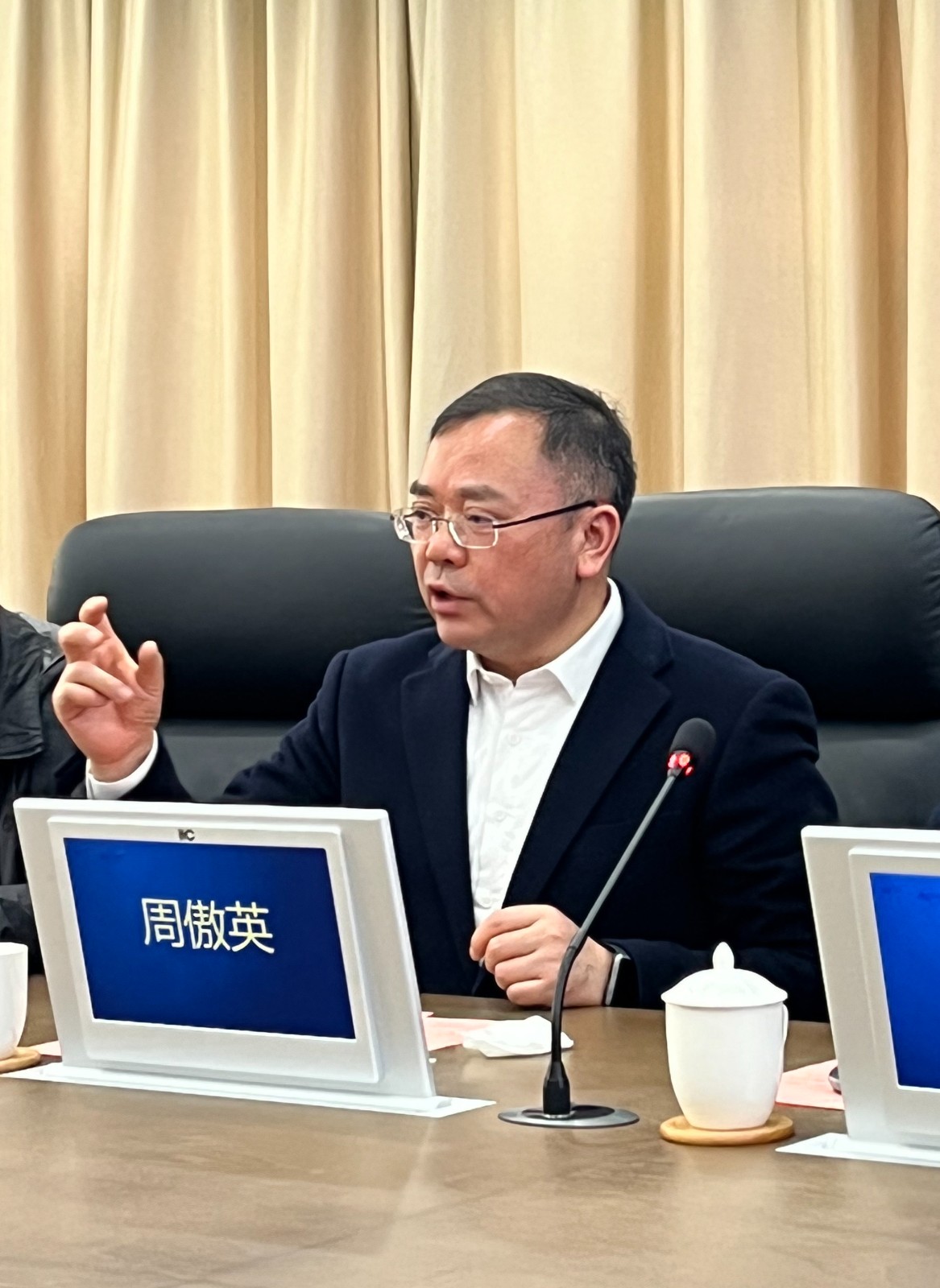 周傲英 副校长.jpg 周傲英 副校长.jpg