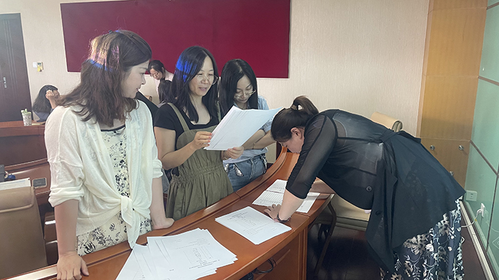 教代会选举唱票监票.jpg 教代会选举唱票监票.jpg